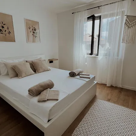 Dawn & Dusk - Modern Two Bedroom Apartment With Mountain Views Čilipi Exterior foto