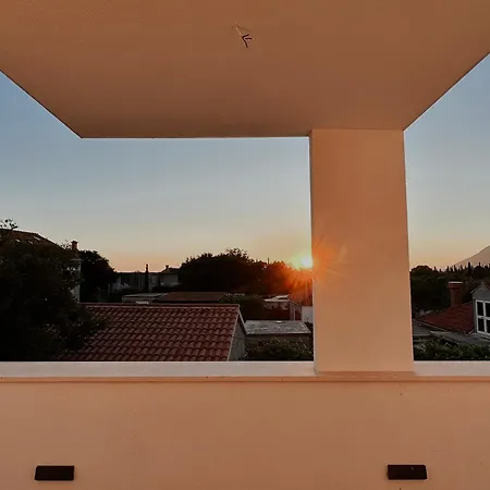 Dawn & Dusk - Modern Two Bedroom Apartment With Mountain Views Čilipi Exterior foto