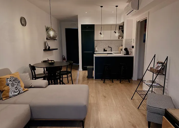 Dawn & Dusk - Modern Two Bedroom Apartment With Mountain Views