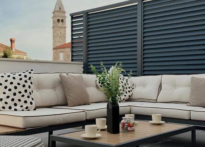 Dawn & Dusk - Modern Two Bedroom Apartment With Mountain Views