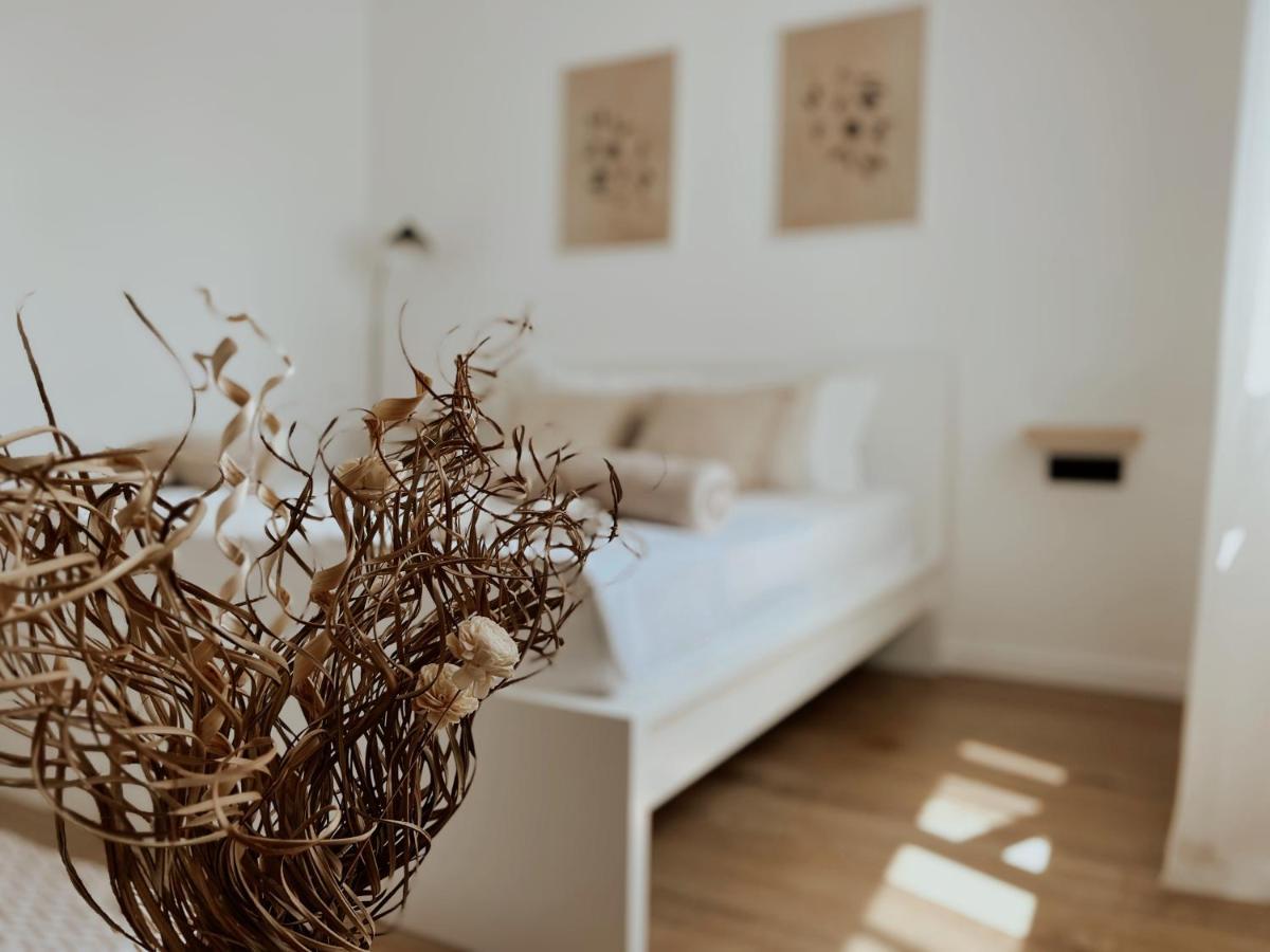 Dawn & Dusk - Modern Two Bedroom With Mountain Views Apartman Cilipi