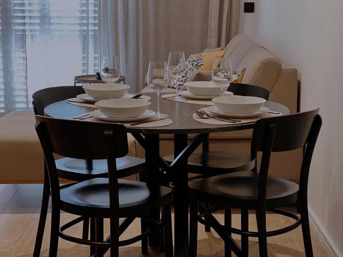 Dawn & Dusk - Modern Two Bedroom With Mountain Views Cilipi