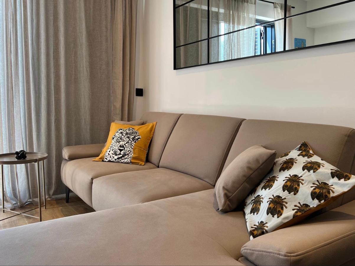 Dawn & Dusk - Modern Two Bedroom With Mountain Views *