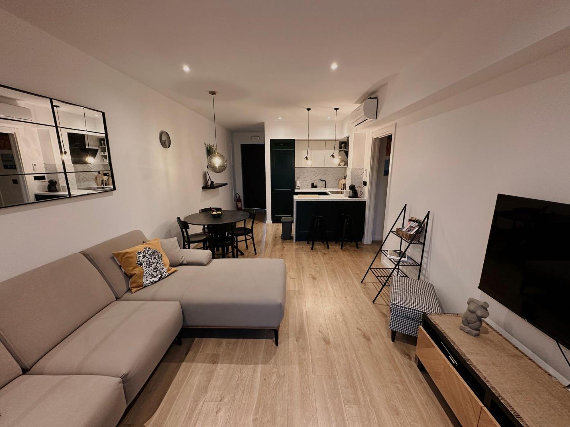 Dawn & Dusk - Modern Two Bedroom With Mountain Views * Cilipi
