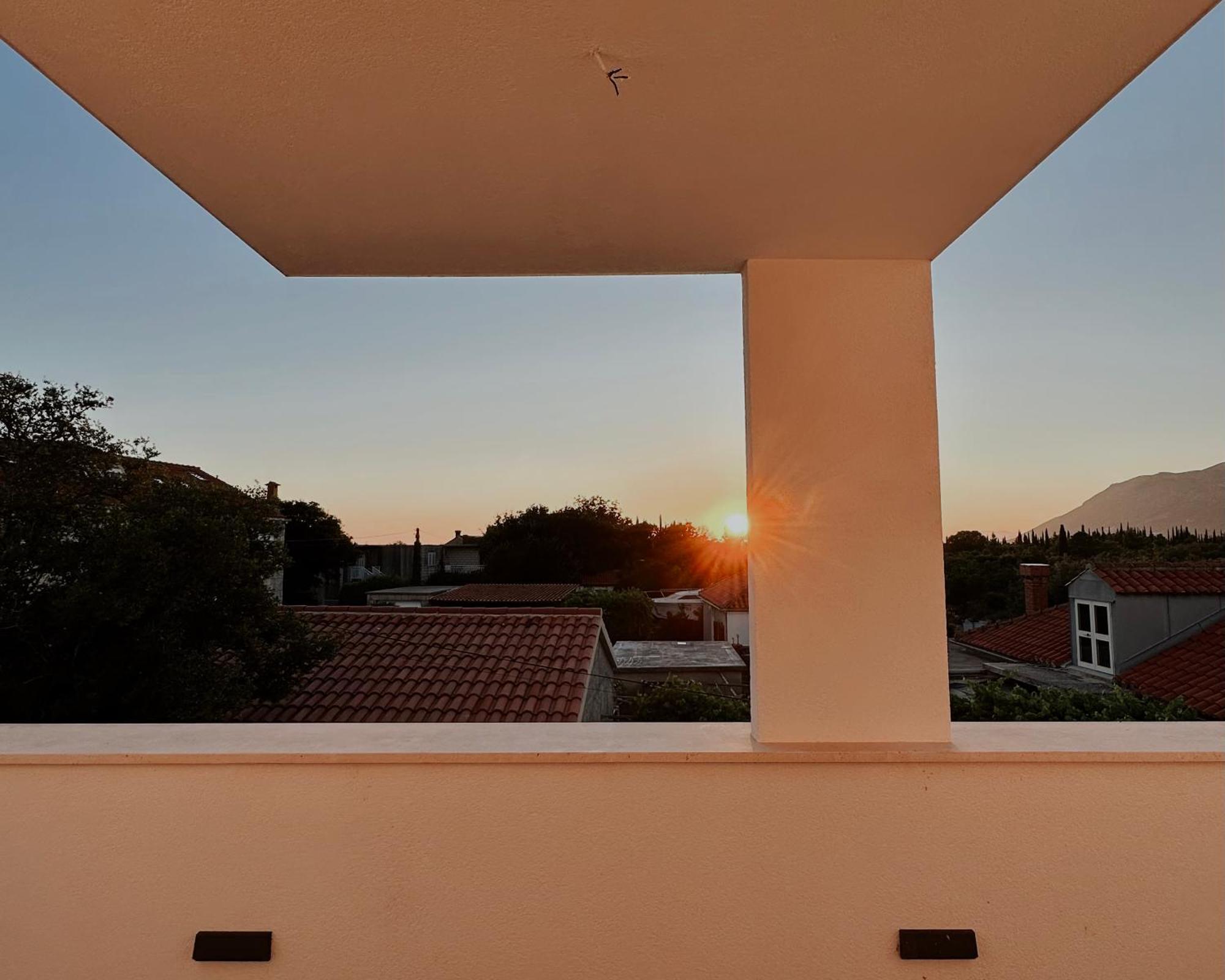 Dawn & Dusk - Modern Two Bedroom With Mountain Views Apartament *